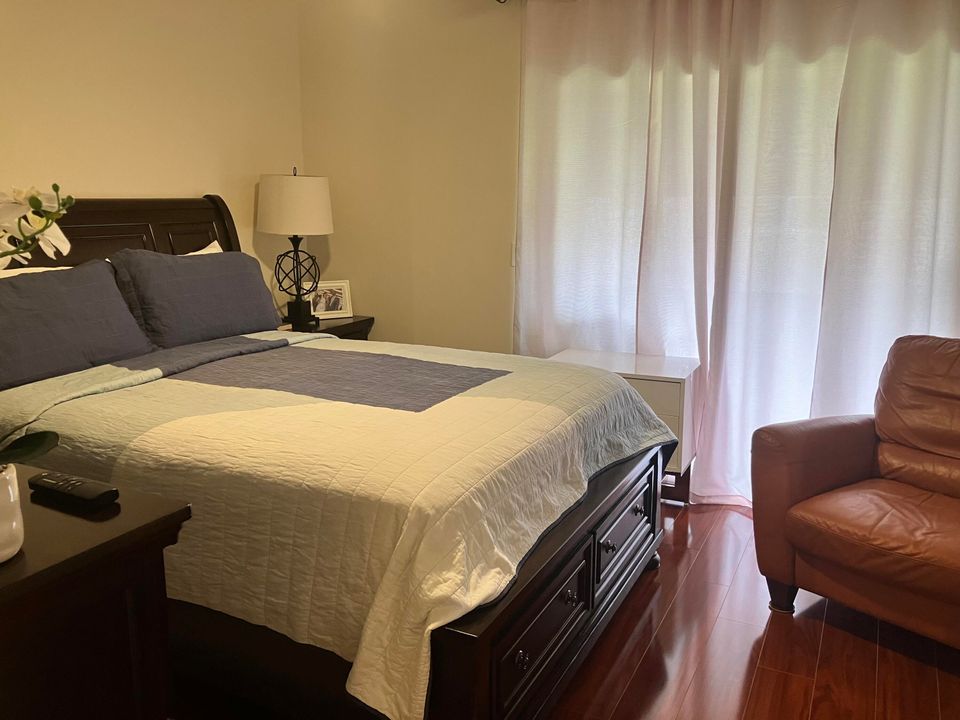 For Sale: $127,000 (1 beds, 1 baths, 570 Square Feet)