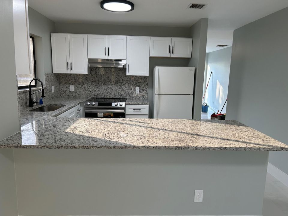 For Sale: $328,888 (2 beds, 2 baths, 1208 Square Feet)