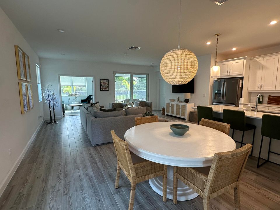 For Sale: $429,900 (2 beds, 2 baths, 1635 Square Feet)