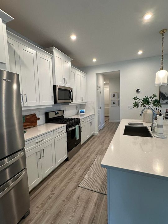 For Sale: $429,900 (2 beds, 2 baths, 1635 Square Feet)