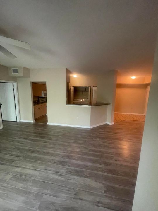 For Rent: $2,100 (2 beds, 2 baths, 1215 Square Feet)