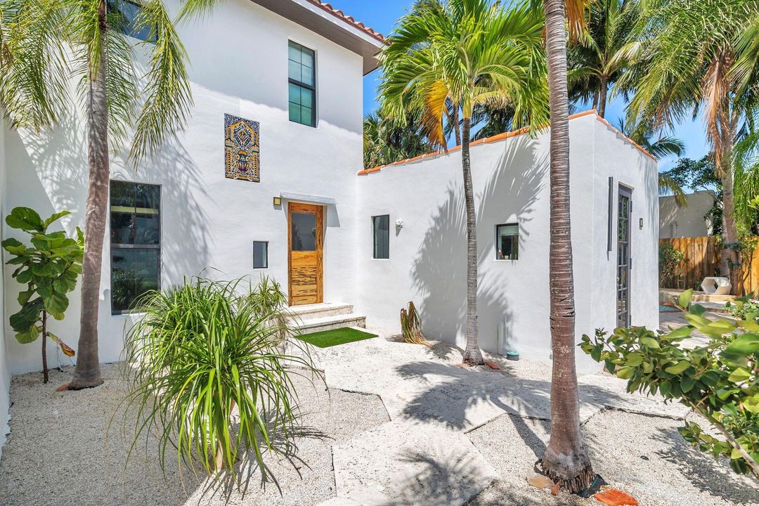 For Sale: $2,600,000 (3 beds, 4 baths, 1475 Square Feet)