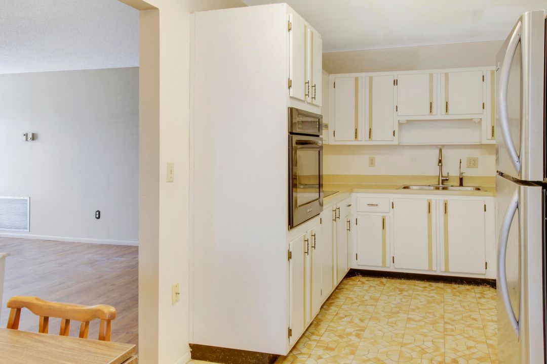 For Sale: $245,000 (2 beds, 2 baths, 1328 Square Feet)