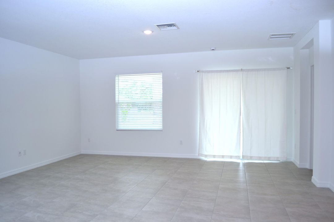 For Rent: $2,800 (3 beds, 2 baths, 1900 Square Feet)