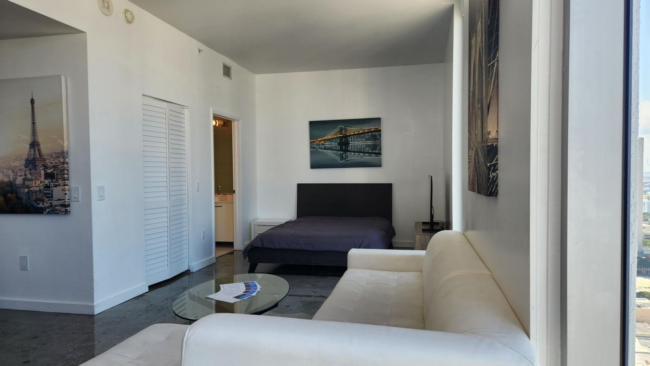 Active With Contract: $399,500 (1 beds, 1 baths, 446 Square Feet)