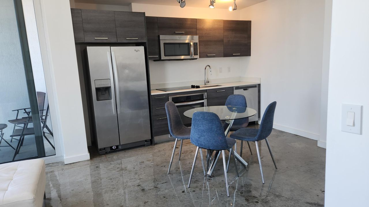 Active With Contract: $399,500 (1 beds, 1 baths, 446 Square Feet)