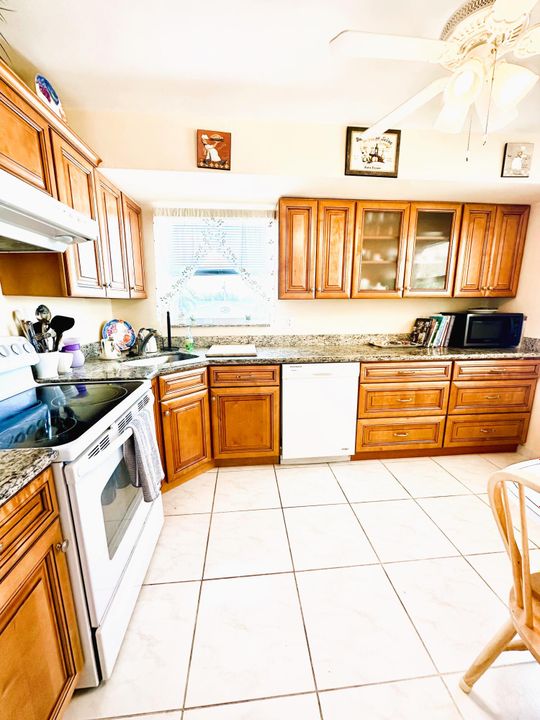 For Sale: $219,000 (2 beds, 2 baths, 1200 Square Feet)