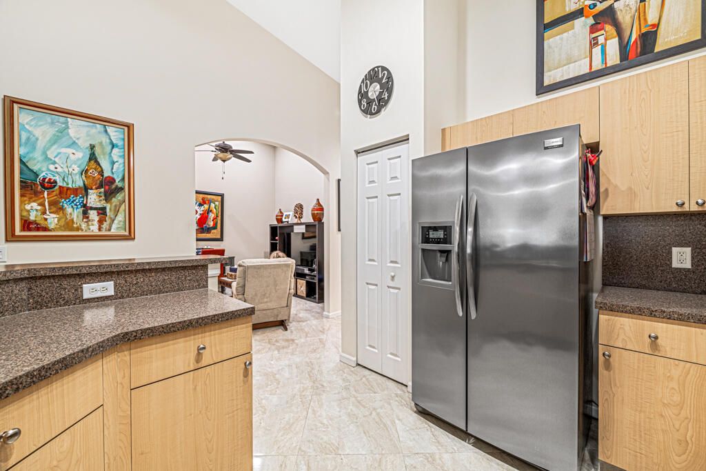 For Sale: $389,000 (2 beds, 2 baths, 1259 Square Feet)