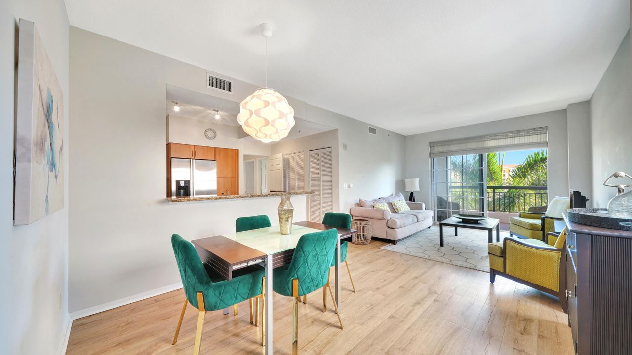 Active With Contract: $3,650 (2 beds, 2 baths, 1001 Square Feet)