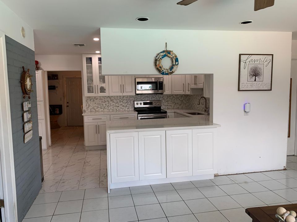 Active With Contract: $520,000 (3 beds, 2 baths, 2040 Square Feet)