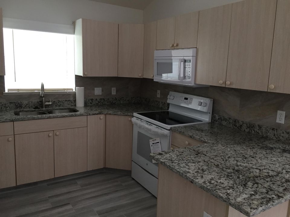 For Rent: $2,900 (3 beds, 2 baths, 1512 Square Feet)