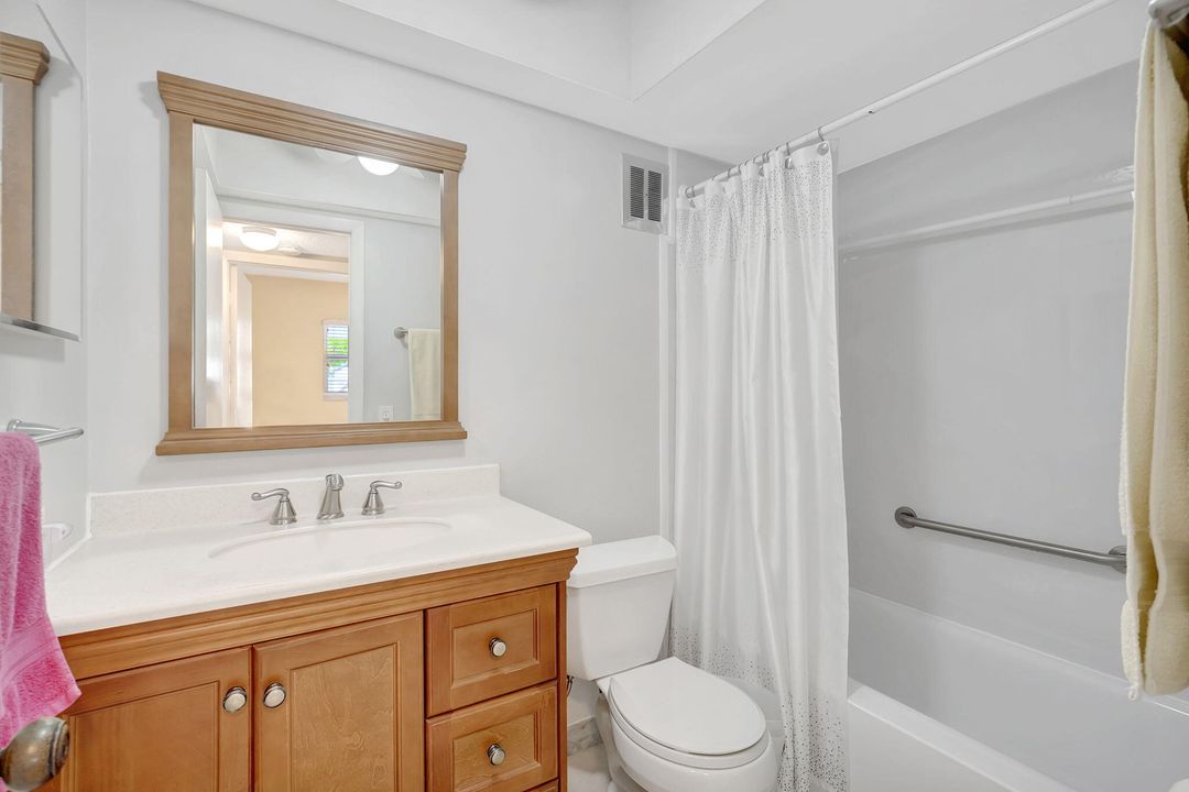 For Sale: $215,000 (2 beds, 2 baths, 962 Square Feet)