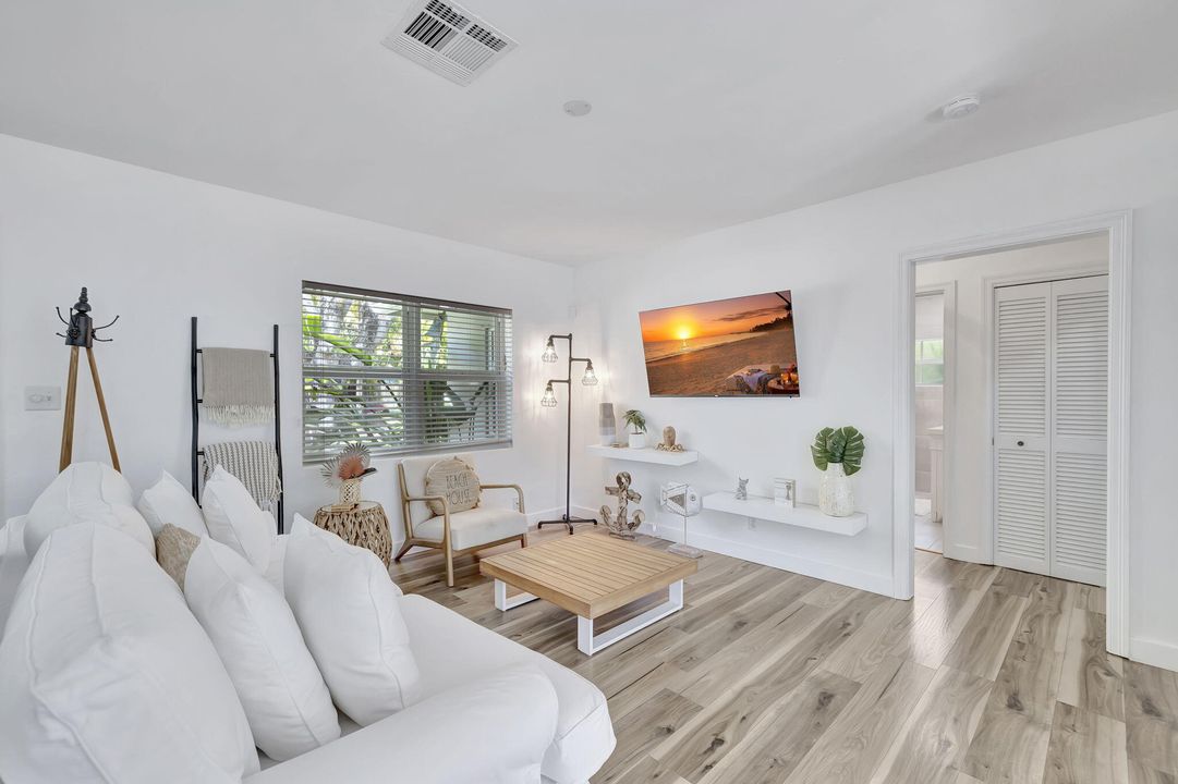For Sale: $877,500 (2 beds, 2 baths, 1354 Square Feet)