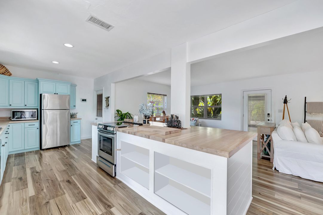 For Sale: $877,500 (2 beds, 2 baths, 1354 Square Feet)