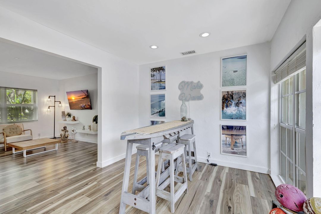 For Sale: $877,500 (2 beds, 2 baths, 1354 Square Feet)