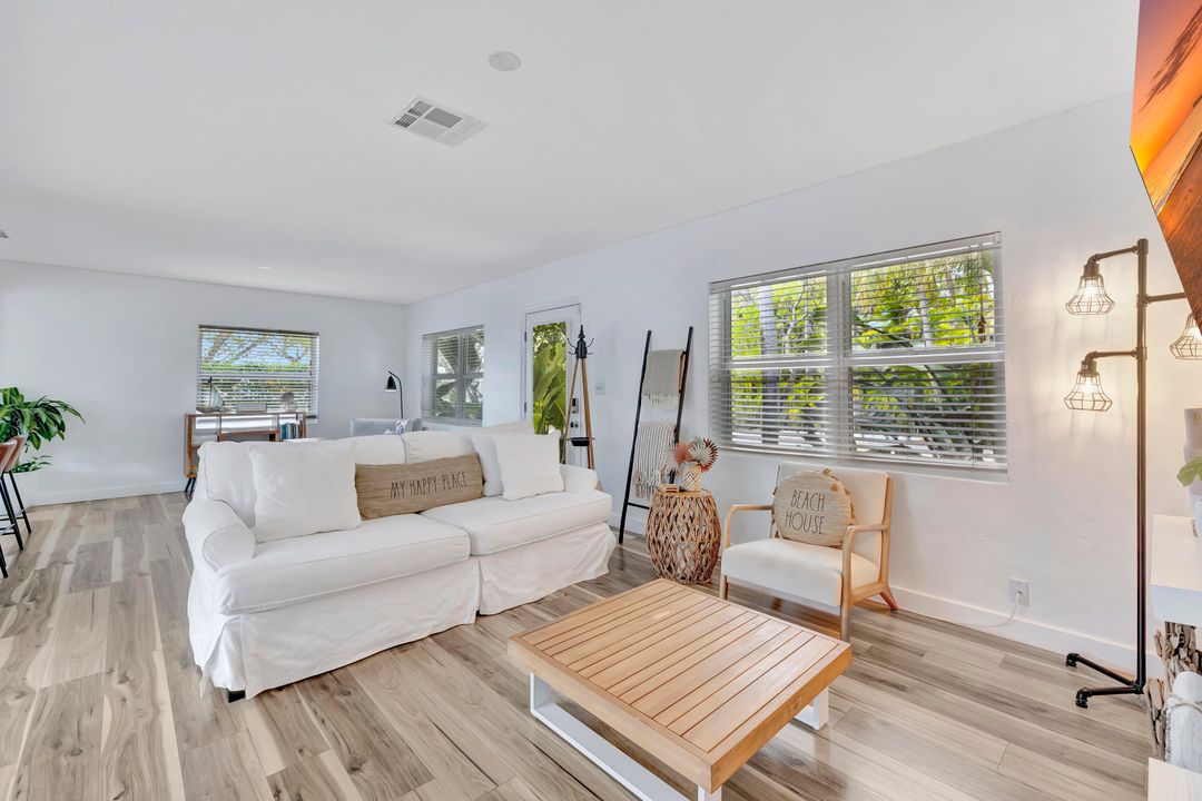 For Sale: $877,500 (2 beds, 2 baths, 1354 Square Feet)