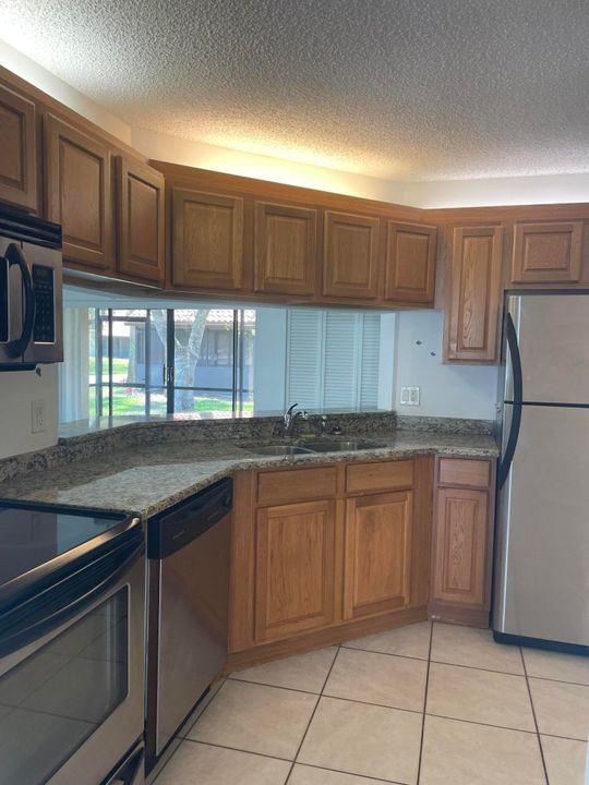 For Rent: $2,350 (2 beds, 2 baths, 996 Square Feet)