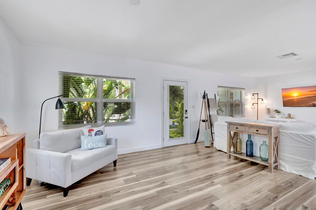 For Sale: $877,500 (2 beds, 2 baths, 1354 Square Feet)