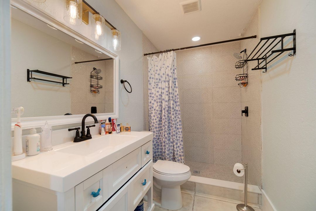 For Sale: $419,500 (2 beds, 2 baths, 952 Square Feet)