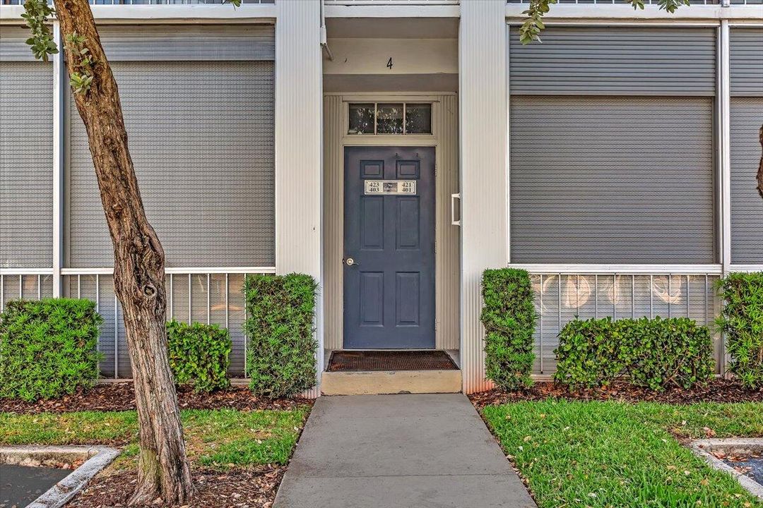 Active With Contract: $2,500 (2 beds, 2 baths, 966 Square Feet)