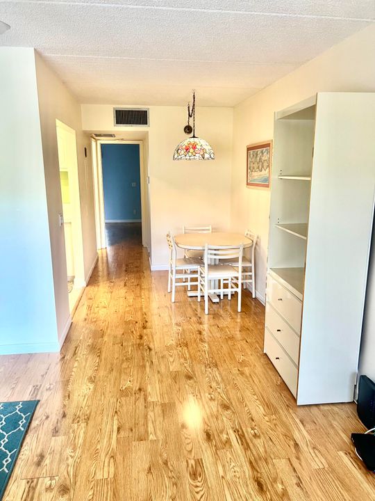 For Sale: $149,000 (1 beds, 1 baths, 642 Square Feet)
