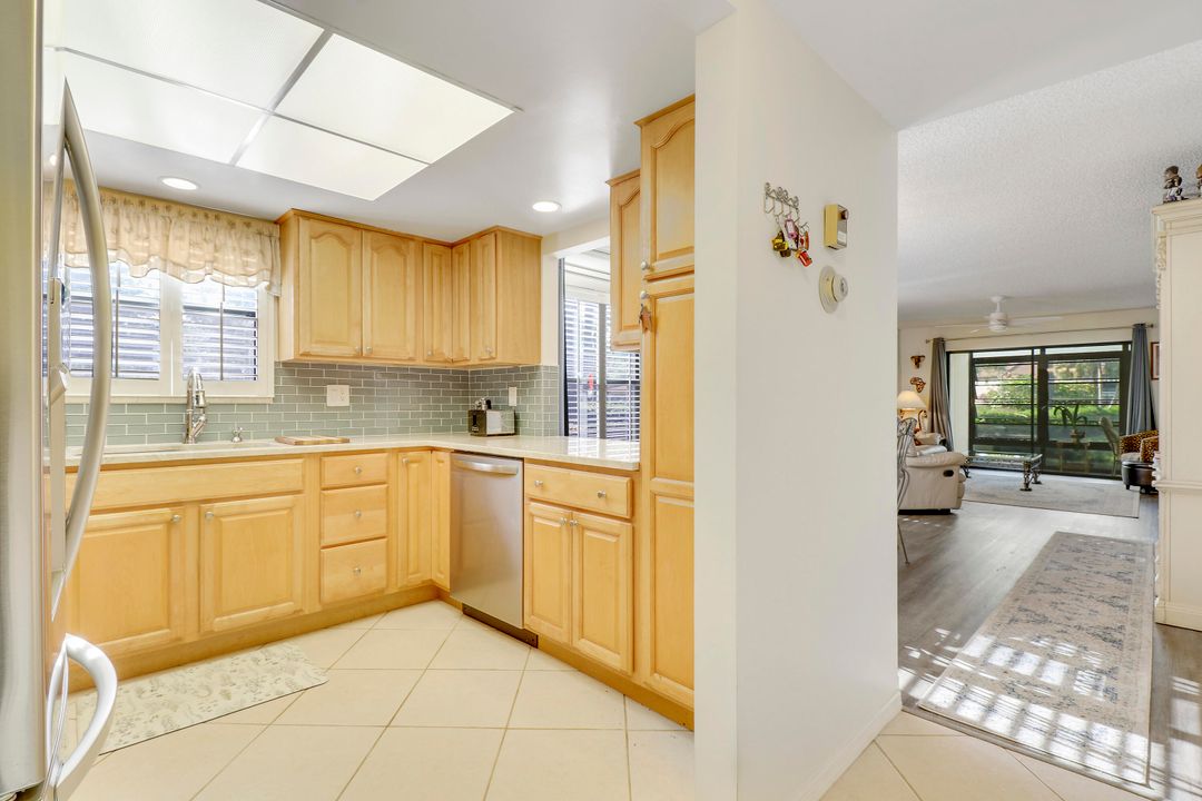 For Sale: $289,000 (2 beds, 2 baths, 1107 Square Feet)