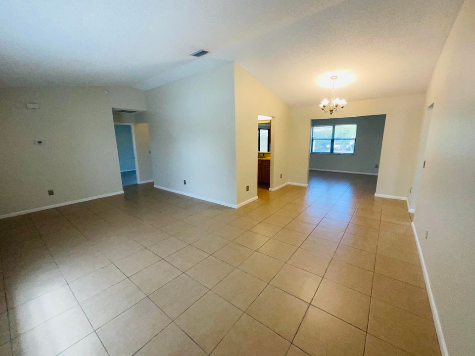 For Rent: $2,250 (3 beds, 2 baths, 1577 Square Feet)