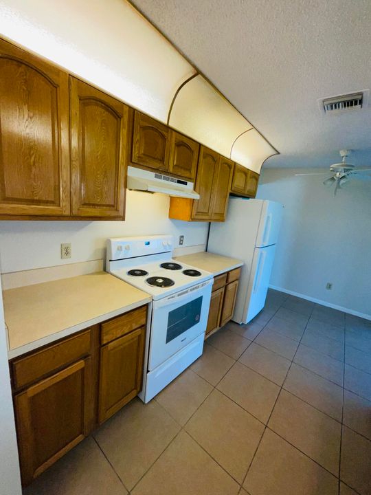For Rent: $2,250 (3 beds, 2 baths, 1577 Square Feet)