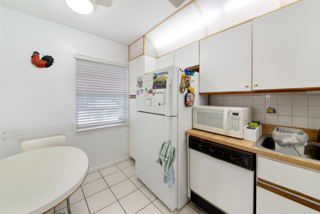 For Sale: $210,000 (2 beds, 2 baths, 1009 Square Feet)