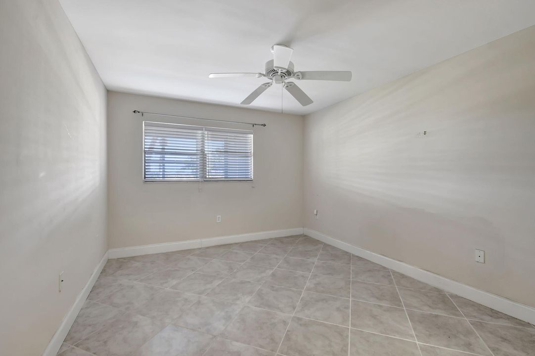 For Sale: $159,000 (2 beds, 2 baths, 880 Square Feet)