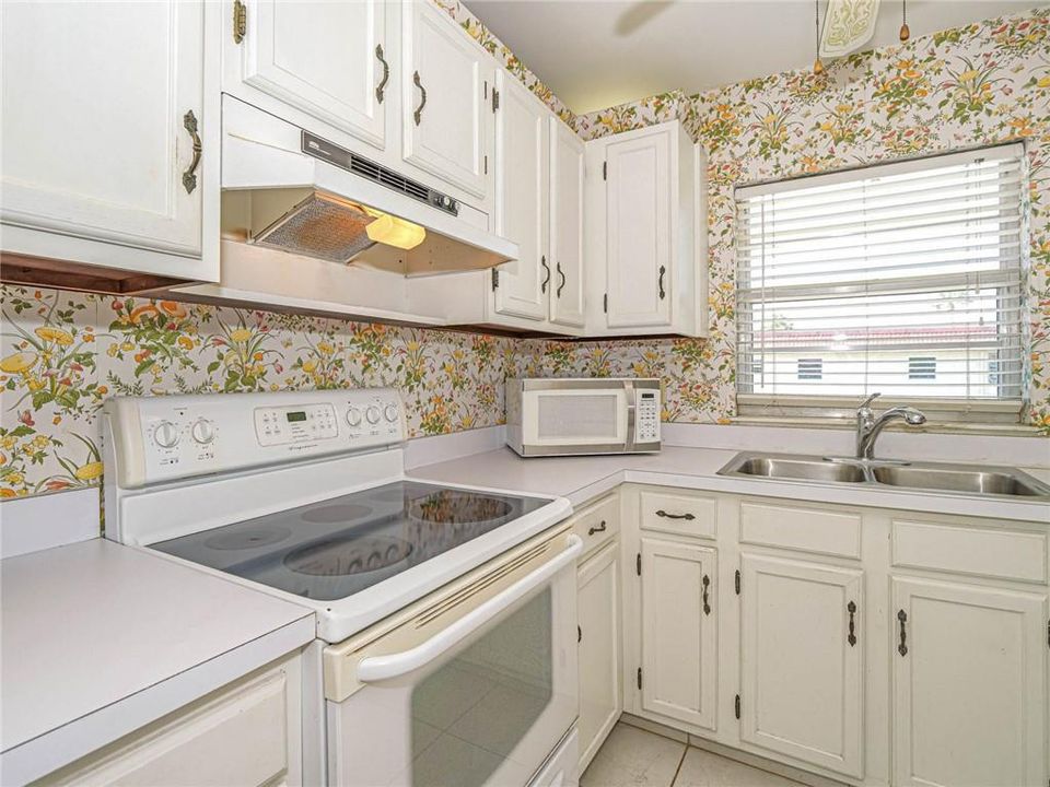 For Sale: $147,000 (2 beds, 2 baths, 1000 Square Feet)