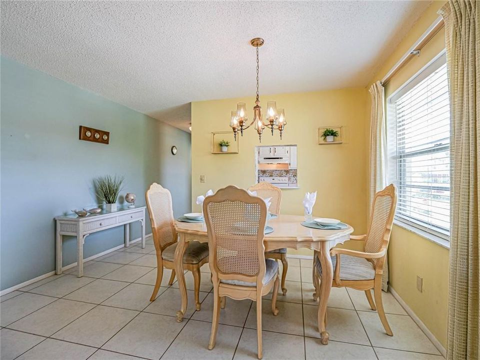 For Sale: $147,000 (2 beds, 2 baths, 1000 Square Feet)