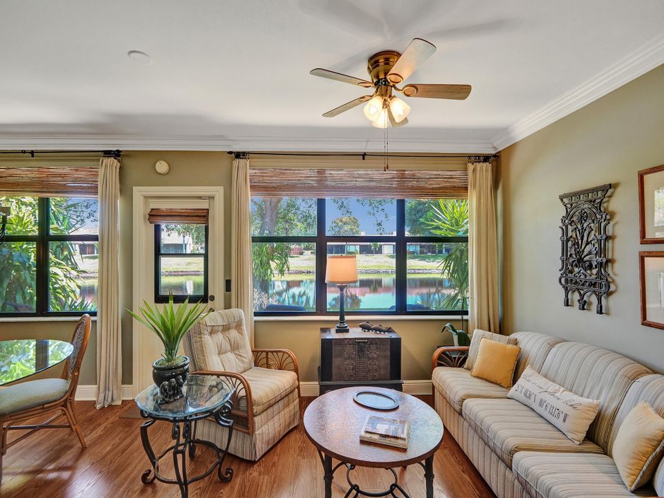 Active With Contract: $359,000 (2 beds, 2 baths, 1307 Square Feet)