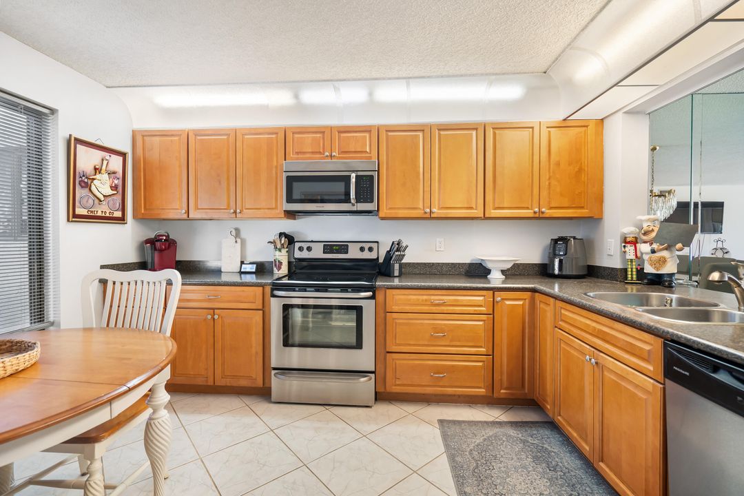 Active With Contract: $265,000 (2 beds, 2 baths, 1520 Square Feet)