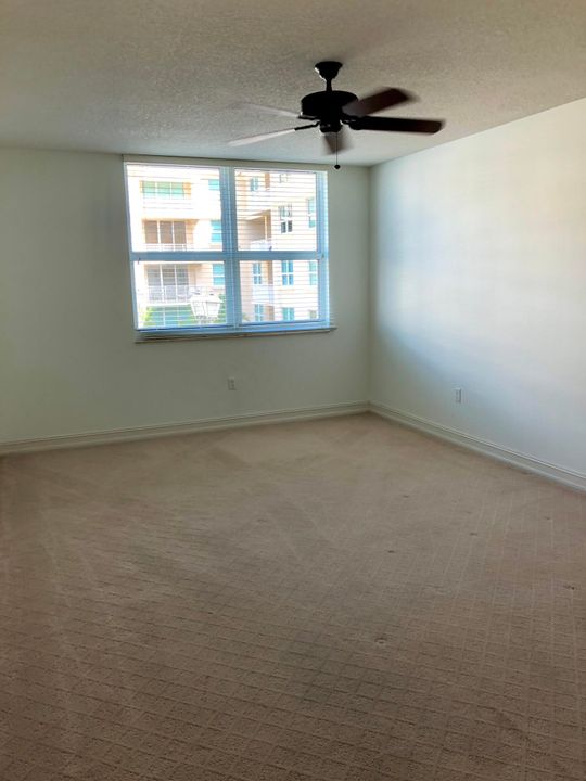 For Rent: $3,750 (1 beds, 1 baths, 890 Square Feet)