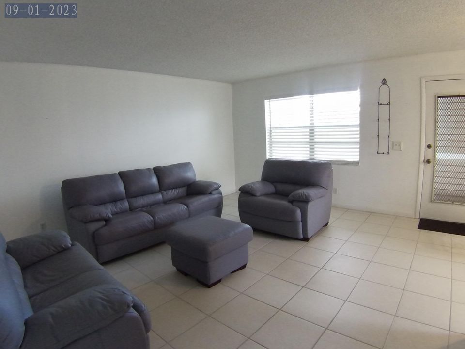 For Sale: $139,500 (2 beds, 2 baths, 910 Square Feet)