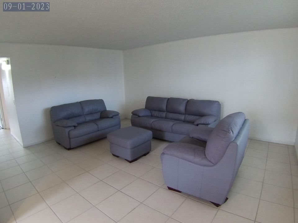 For Sale: $139,500 (2 beds, 2 baths, 910 Square Feet)