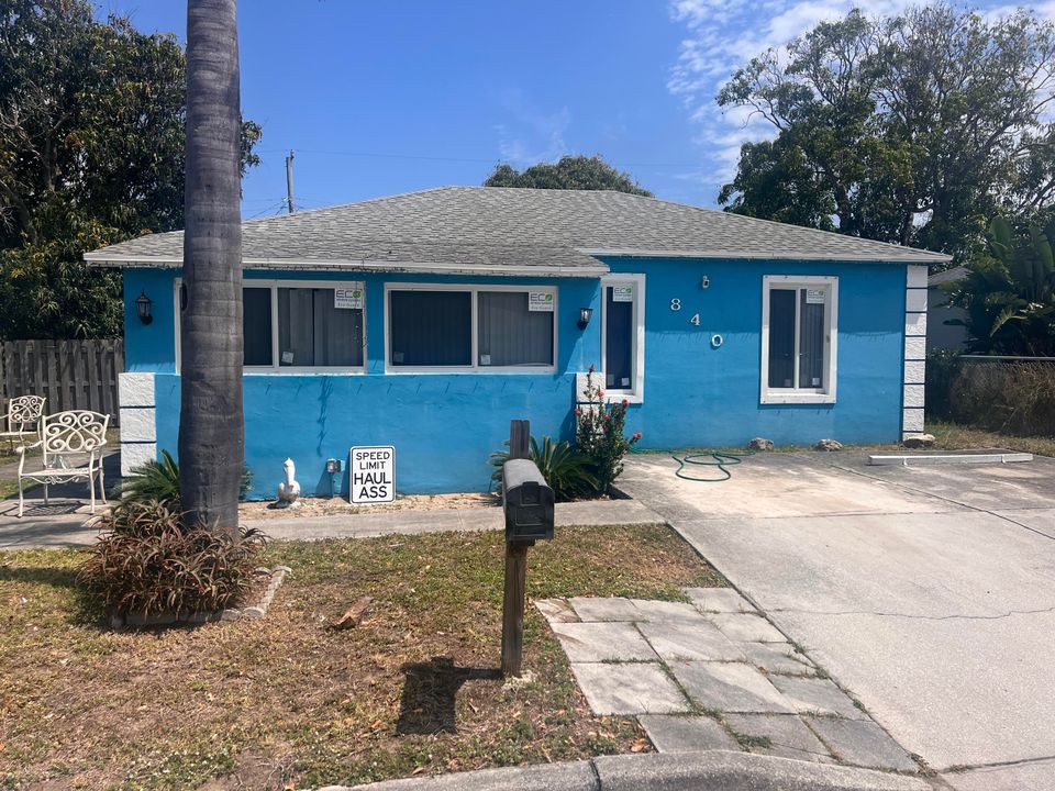 For Sale: $265,000 (3 beds, 1 baths, 933 Square Feet)