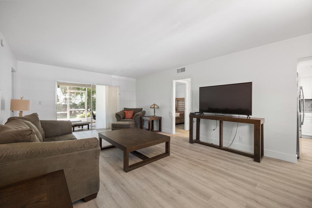 For Sale: $415,000 (2 beds, 2 baths, 1190 Square Feet)