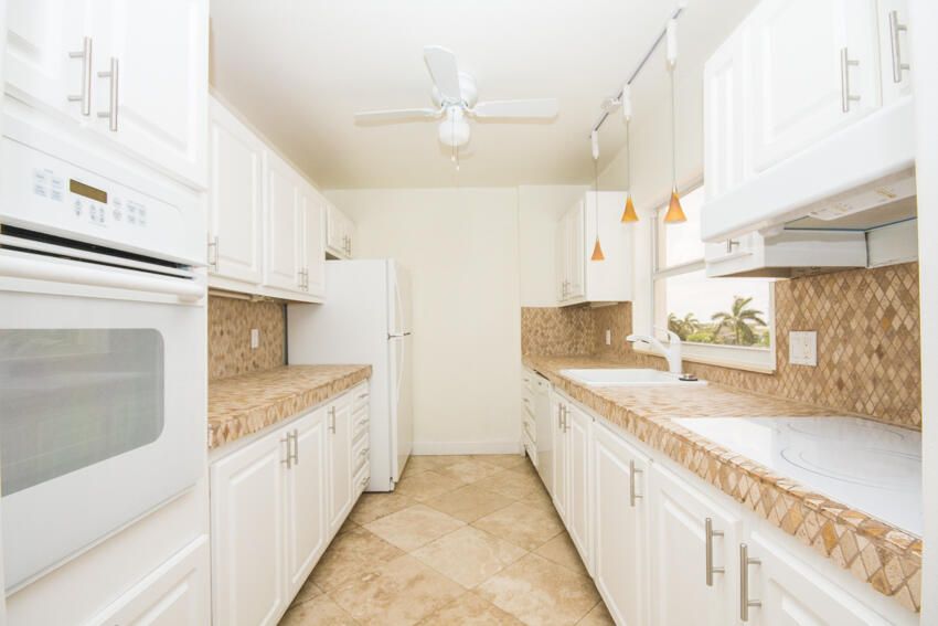 For Sale: $575,000 (2 beds, 2 baths, 1611 Square Feet)