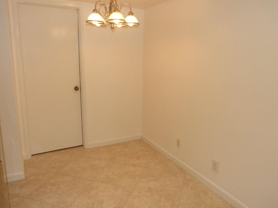 For Rent: $2,300 (2 beds, 2 baths, 1175 Square Feet)