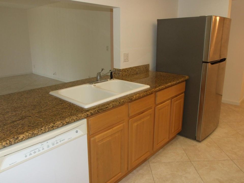 For Rent: $2,300 (2 beds, 2 baths, 1175 Square Feet)