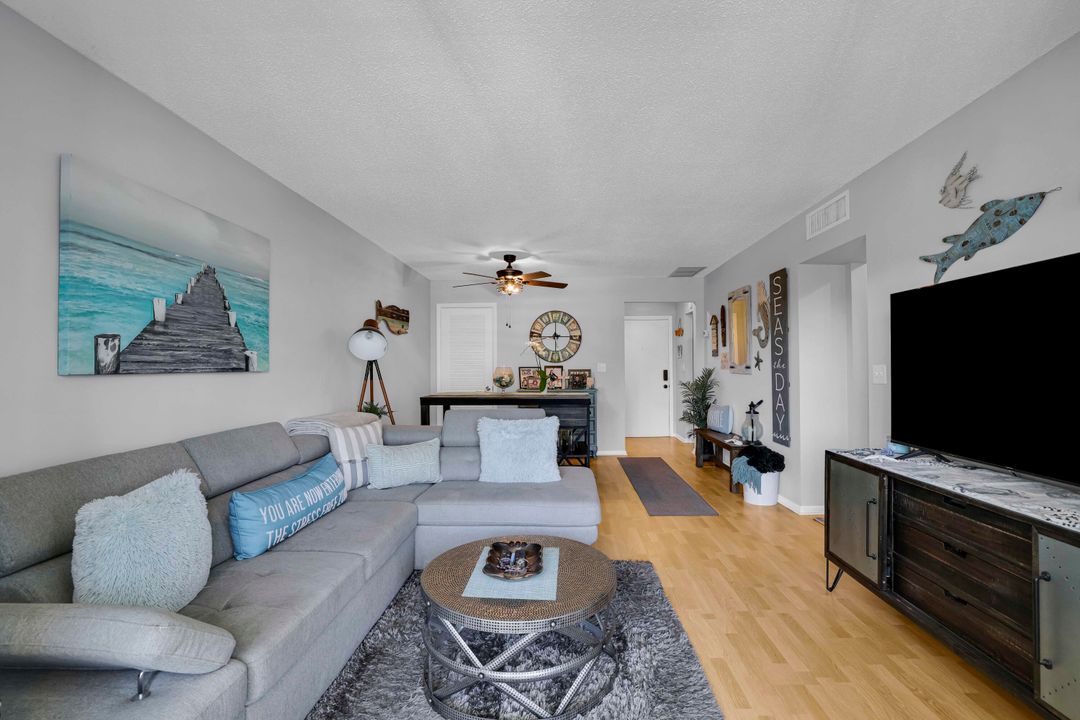 Active With Contract: $227,500 (1 beds, 1 baths, 621 Square Feet)
