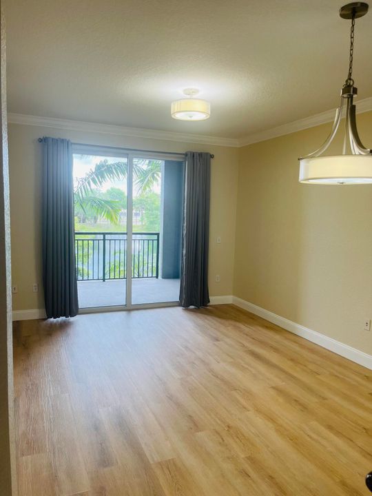 For Rent: $2,000 (1 beds, 1 baths, 817 Square Feet)