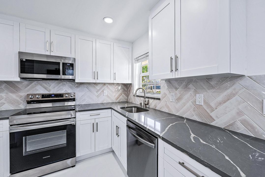 For Sale: $598,900 (2 beds, 2 baths, 1143 Square Feet)