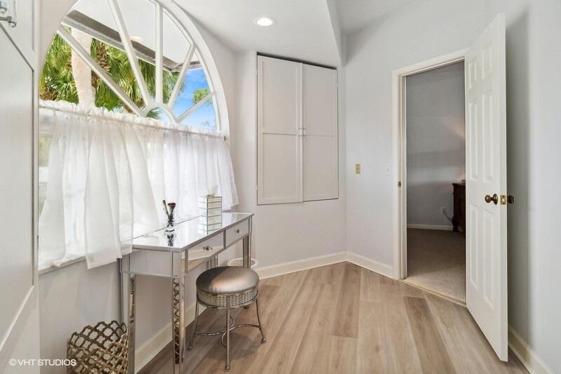 For Sale: $349,000 (2 beds, 2 baths, 1703 Square Feet)