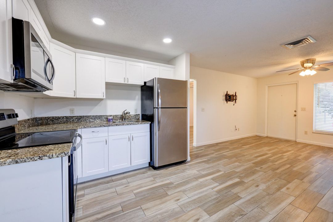 Active With Contract: $1,650 (2 beds, 1 baths, 768 Square Feet)