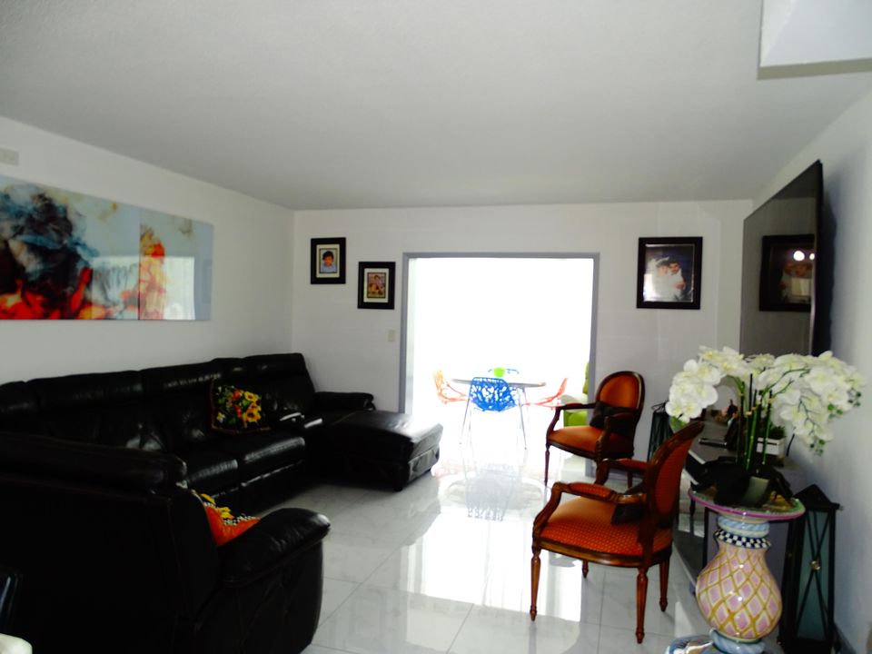 For Sale: $230,000 (2 beds, 2 baths, 1080 Square Feet)