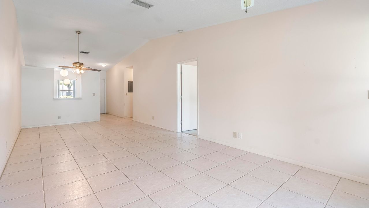 For Sale: $250,000 (2 beds, 2 baths, 1000 Square Feet)