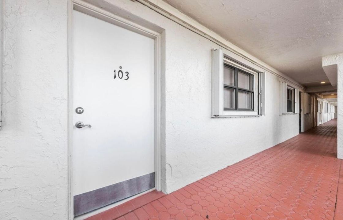For Rent: $2,300 (2 beds, 2 baths, 1053 Square Feet)